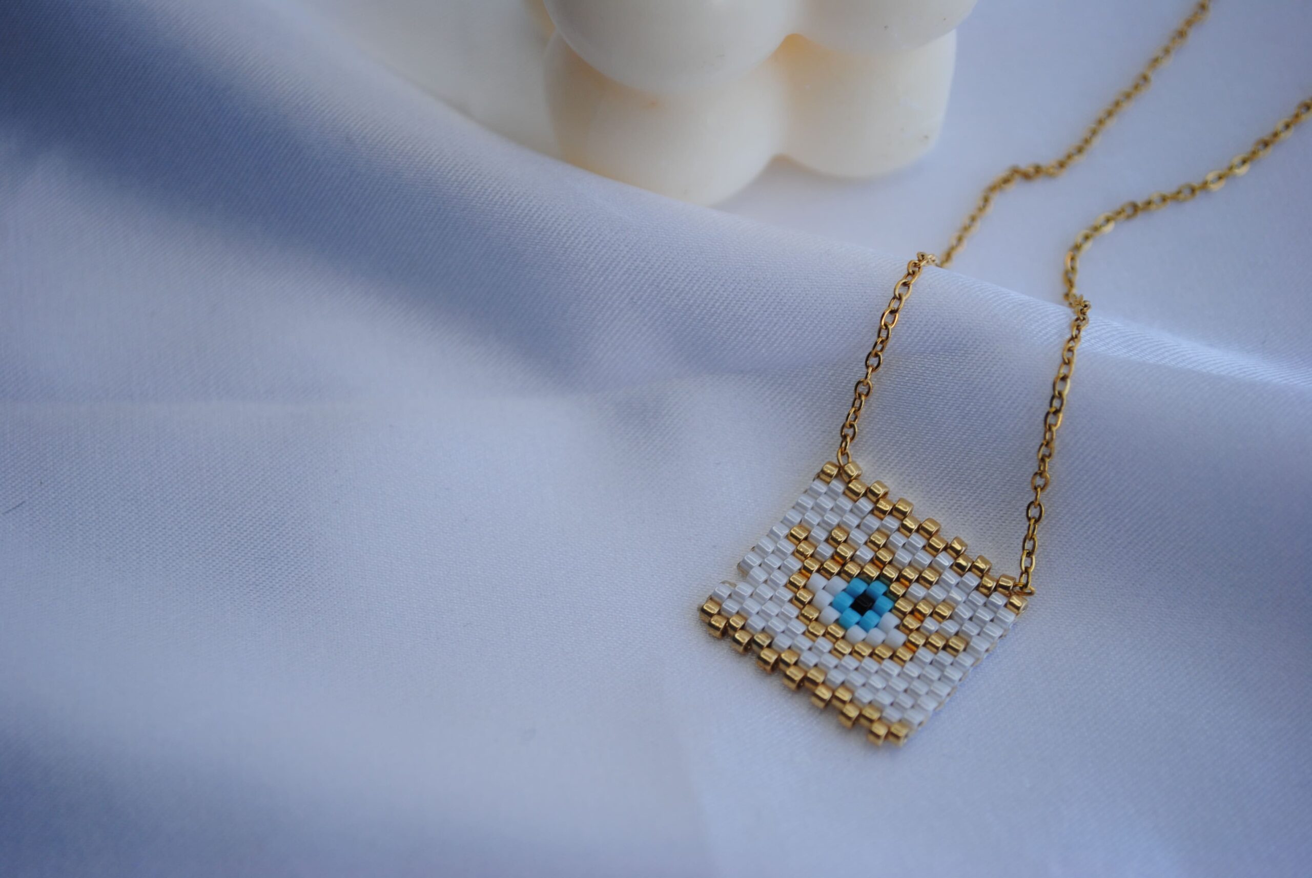 Beaded Eye Neck.